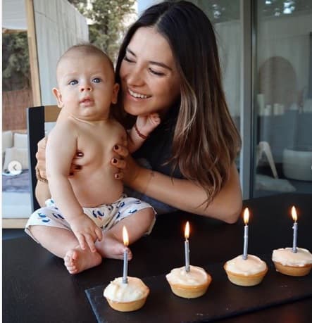 "Cinco meses de Noah. Te amo", publicó Kohan en su cuenta de 
<b><a href="https://www.instagram.com/p/B47dWyLlDrk/" target="_blank">Instagram</a></b> acompañada de la imagen del recuerdo.
