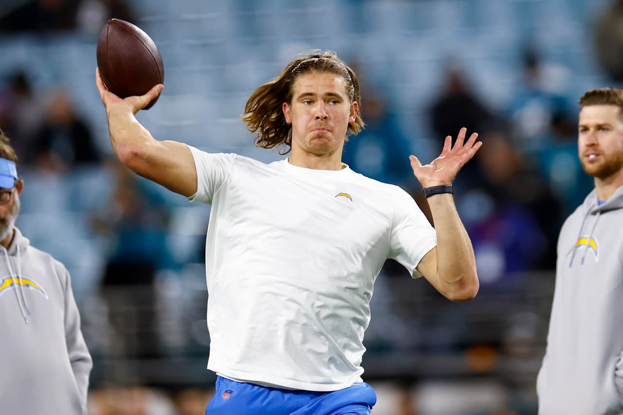 ¡Monstruosa renovación! Justin Herbert, QB mejor pagado de la NFL