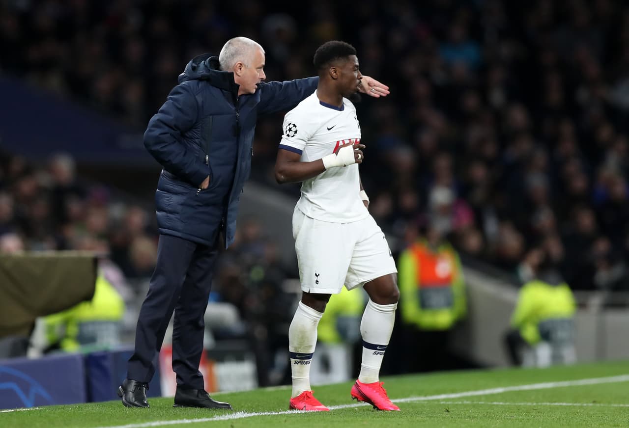 Jose Mourinho llamó a Serge Aurier para darle indicaciones precisas de lo que quería en el campo.