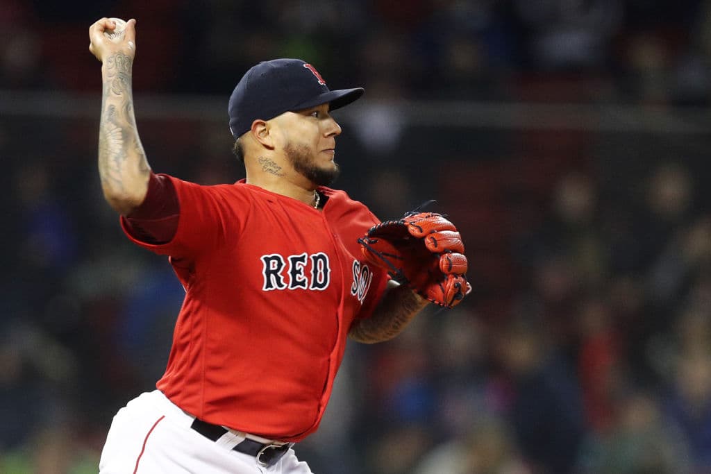 Héctor Velázquez, lanzador de low Medias Rojas de Boston.