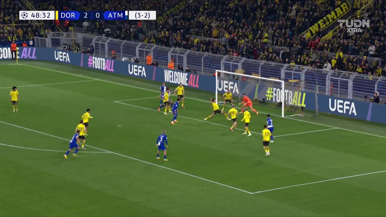 ¡AUTOGOL! de Mats Hummels para Atlético de Madrid.