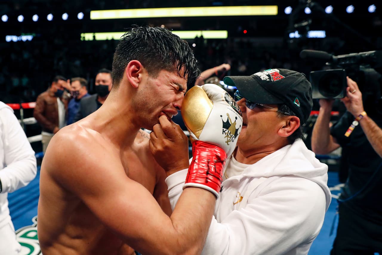 García tenía presupuestado enfrentar al dominicano Javier 'Abejón' Fortuna por el campeonato interino ligero del CMB, pero tras los problemas de campeón la pelea se cayó.