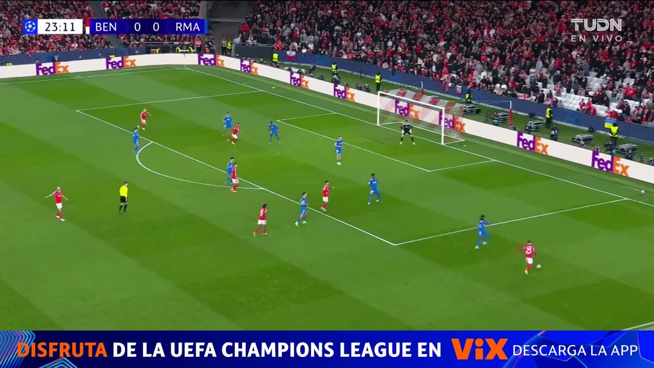 ¡Atajada enferma de Courtois! El arquero belga evita el primero del Benfica