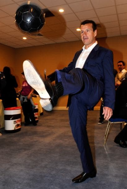 Dunga también dominó el balónpor un momento.