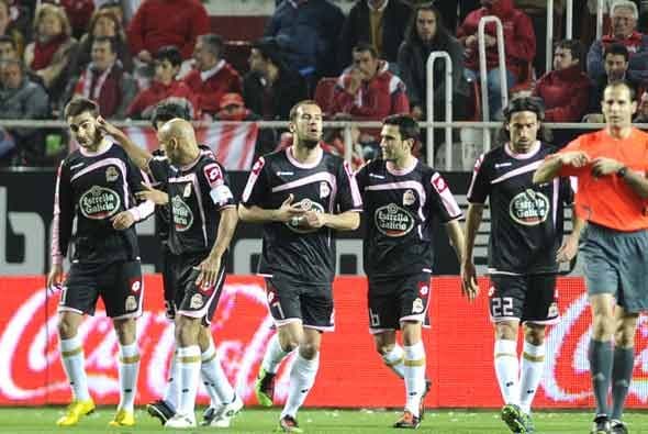 Adrián López anotó a pase del mexicano Guardado para empatar el partido y ganarse un amigable tirón de orejas.