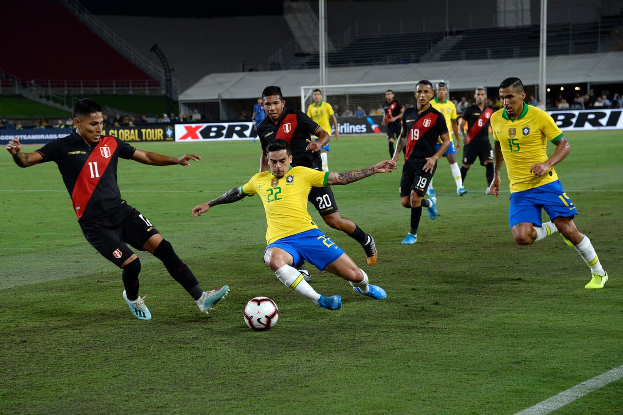 En la ciudad de Los Ángeles, Perú derrota a Brasil 1-0 en un partido con pocas oportunidades de gol.