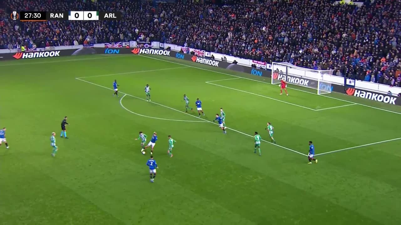 ¡GOL!  anota para Aris Limassol. Shavy Babicka