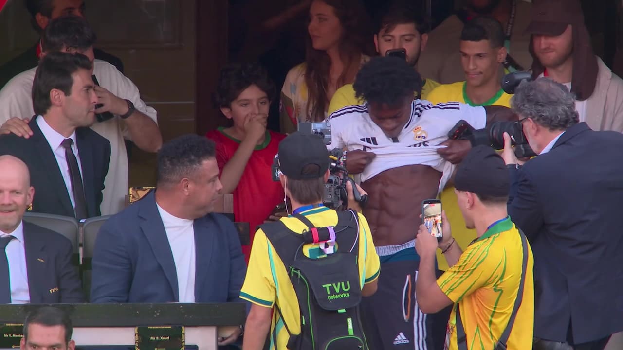 ¡IShowSpeed le muestra sus bíceps a Ronaldo y ojo a la reacción del fenómeno!