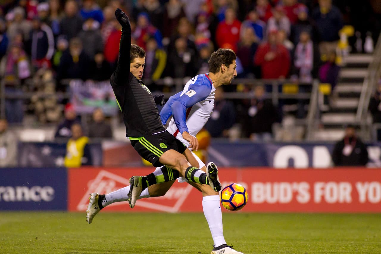 'Chicharito' fue generoso en el primer partido del hexagonal de México, en el que luchó más por el equipo que por su propio gol en el triunfo 2-1 contra Estados Unidos en su visita a Columbus.