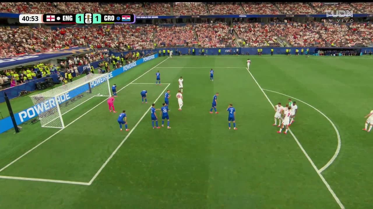 ¡GOL!  anota para Inglaterra. Harry Kane