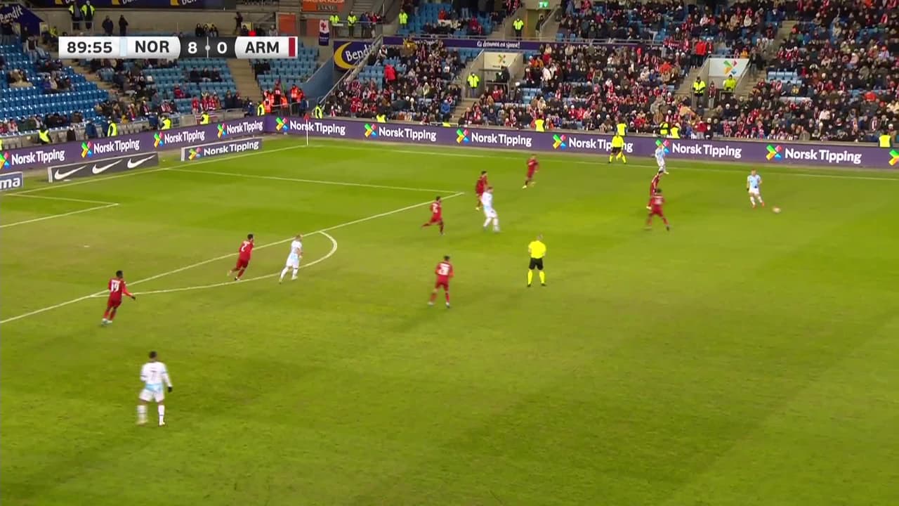 ¡GOL!  anota para Noruega. Alexander Sørloth