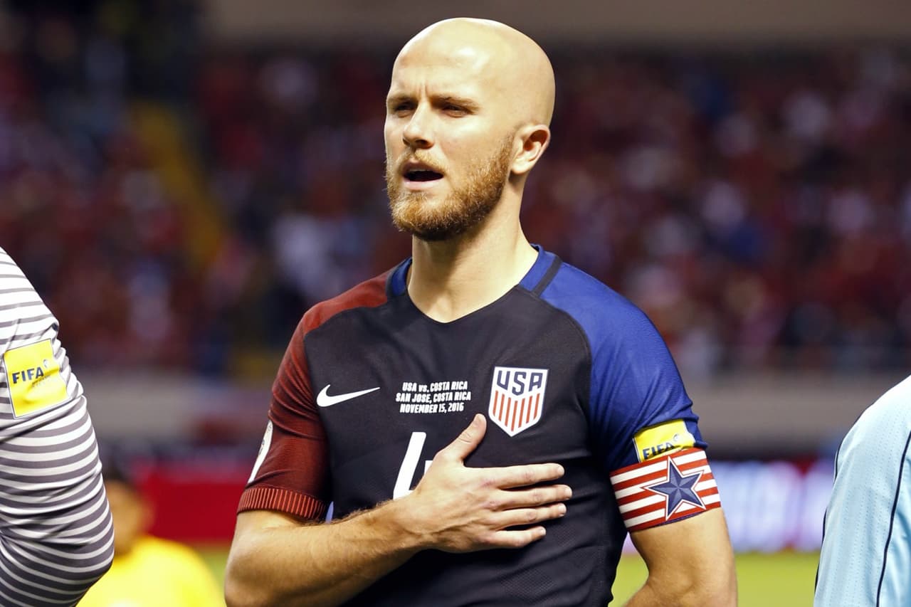 El capitán del Team USA,
<b>Michael Bradley</b>, también reaccionó ante las políticas migratorias del presidente Trump y recordó que los inmigrantes han aportado mucho a su país.