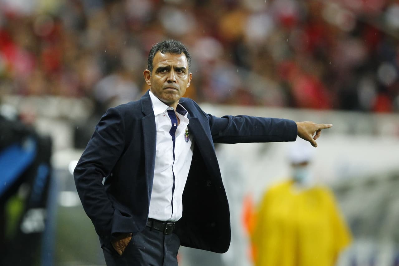 Cadena intentaba enviar a su equipo al frente.