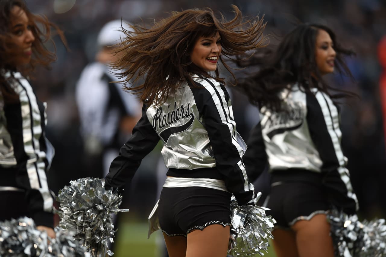 Abrigadas, con faldita, con pantalón, ¡ellas siempre lucen sensacional! Checa a las bellezas de la Semana 13 de la NFL.