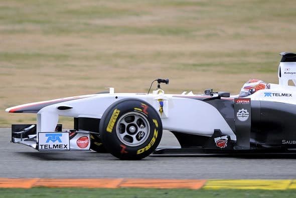 Después de la presentación oficial, los pilotos salieron a la pista para las primeras pruebas del nuevo Sauber C30.