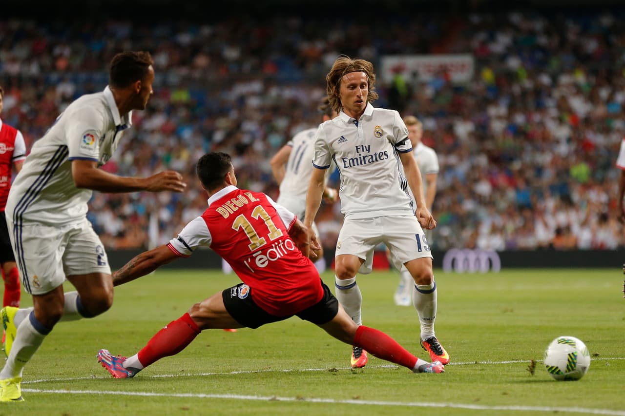 El más reciente fue el Trofeo Santiago Bernabéu del 2016 en el que el Real Madrid recibió al Reims para disputar el título de su casa. Como si se tratara de una historia de "si no puedes con tu enemigo, únete a él", los franceses cultivaron una nueva amistad.