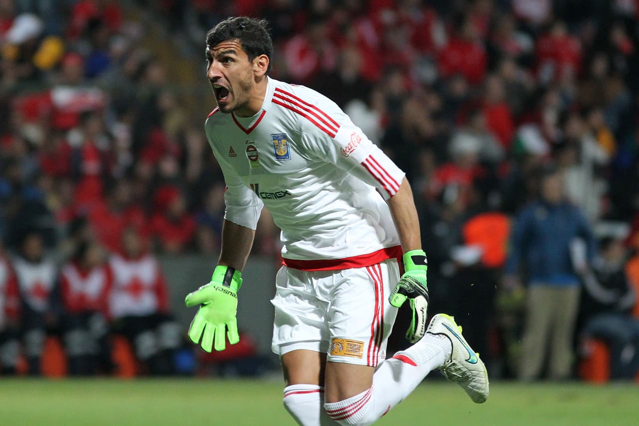 Nahuel Guzmán sostuvo a Tigres en los minutos más tensos, respondiendo con seguridad cuando Toluca buscaba revivir la serie.