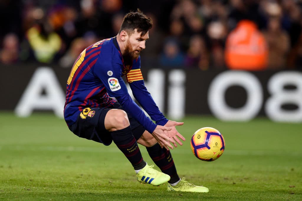 El Fútbol Club Barcelona mantiene a Lionel Messi y a pesar de ello logró recibir 52 millones de dólares en traspasos.