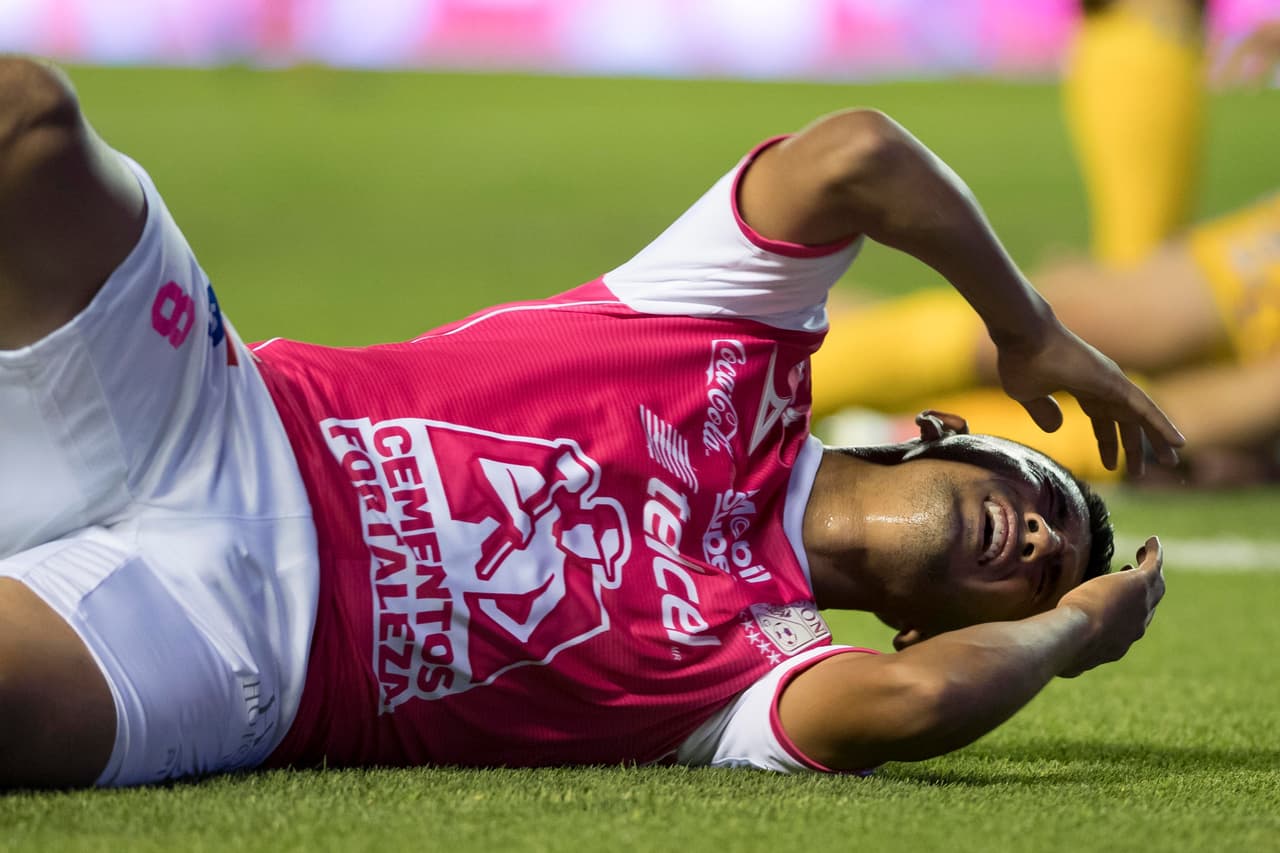 En los minutos finales el encuentro se ensució con con la expulsión de Jorge Torres Nilo por una artera falta en medio campo.