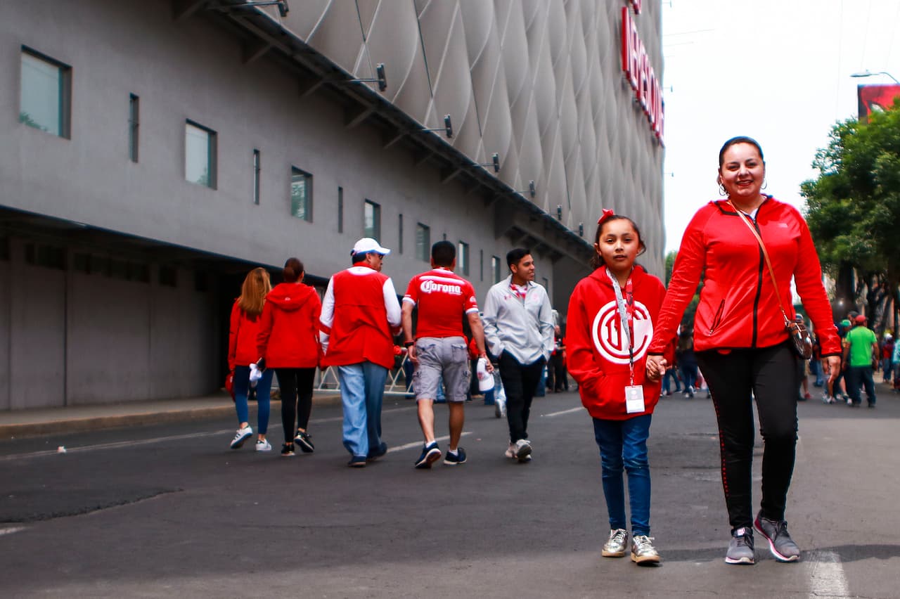 El color se tomó el estadio Nemesio Diez para el duelo entre Toluca y Atlas por la Jornada 11 del Clausura 2019 de la Liga MX, donde los hinchas son protagonistas con su alegría.
