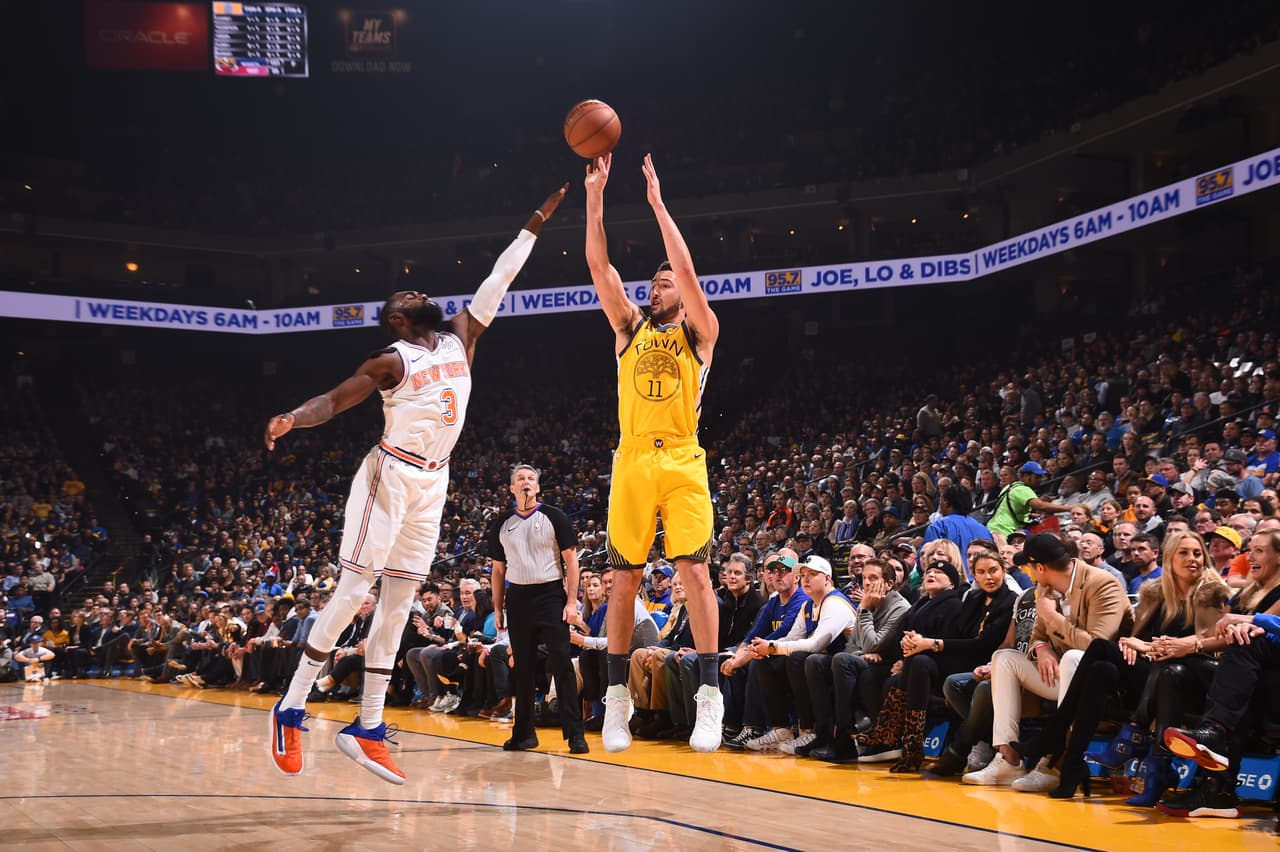 OAKLAND, CA - JANUARY 8: Klay Thompson #11 of the Golden State Warriors shoots the ball against the New York Knicks on January 8, 2019 at ORACLE Arena in Oakland, California. NOTE TO USER: User expressly acknowledges and agrees that, by downloading and or using this photograph, user is consenting to the terms and conditions of Getty Images License Agreement. Mandatory Copyright Notice: Copyright 2019 NBAE (Photo by Noah Graham/NBAE via Getty Images)