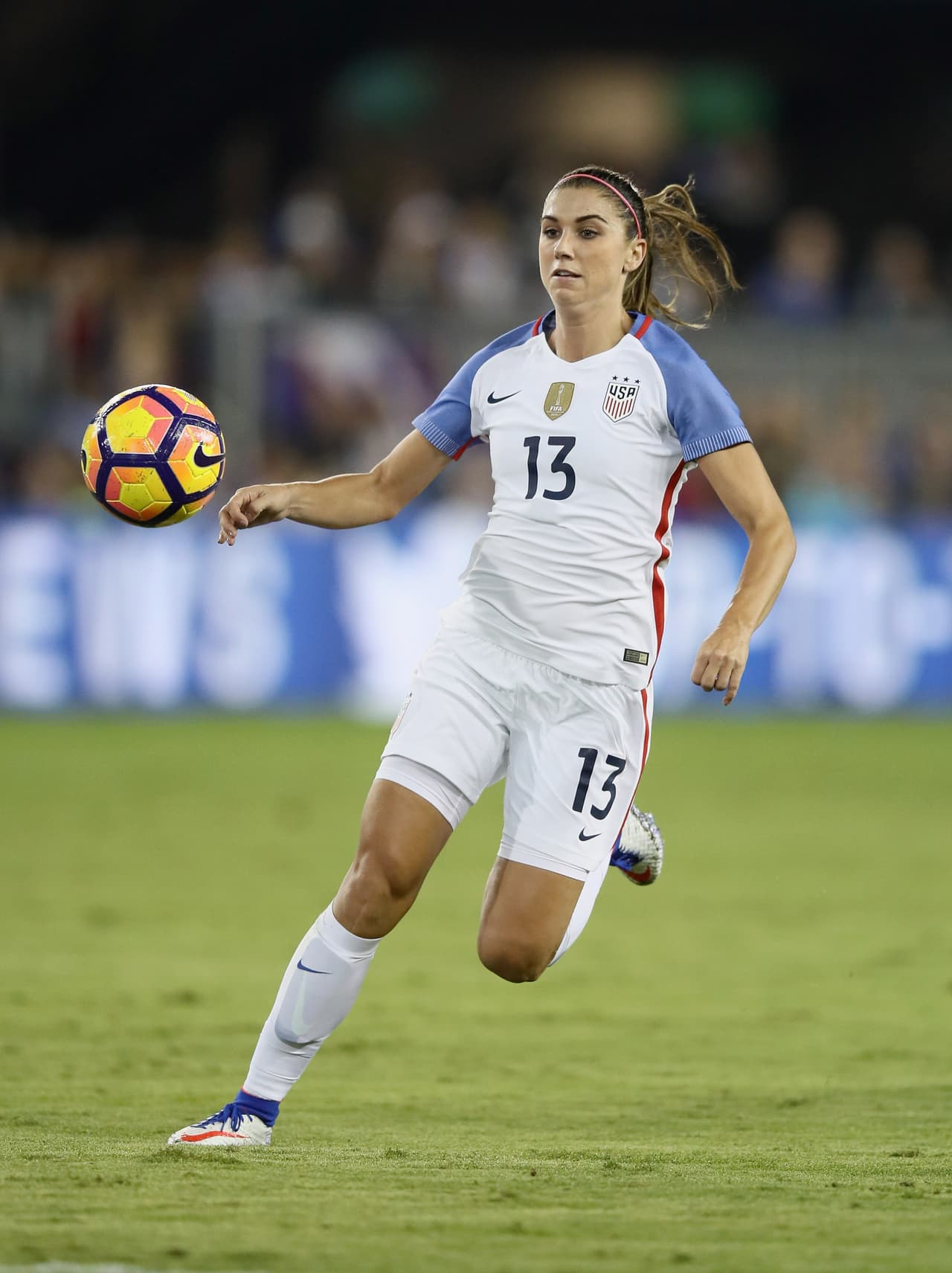Alex Morgan (Estados Unidos) - Suena mucho por su belleza, pero pesa más por sus goles. Ha marcado 73 con la selección de su país, con la que ha sido campeona del Mundo (2015), medalla de Oro Olímpica (2012) y campena del Mundo Sub-20. Además fue elegida Jugadora del Año de la Concacaf en 2013.