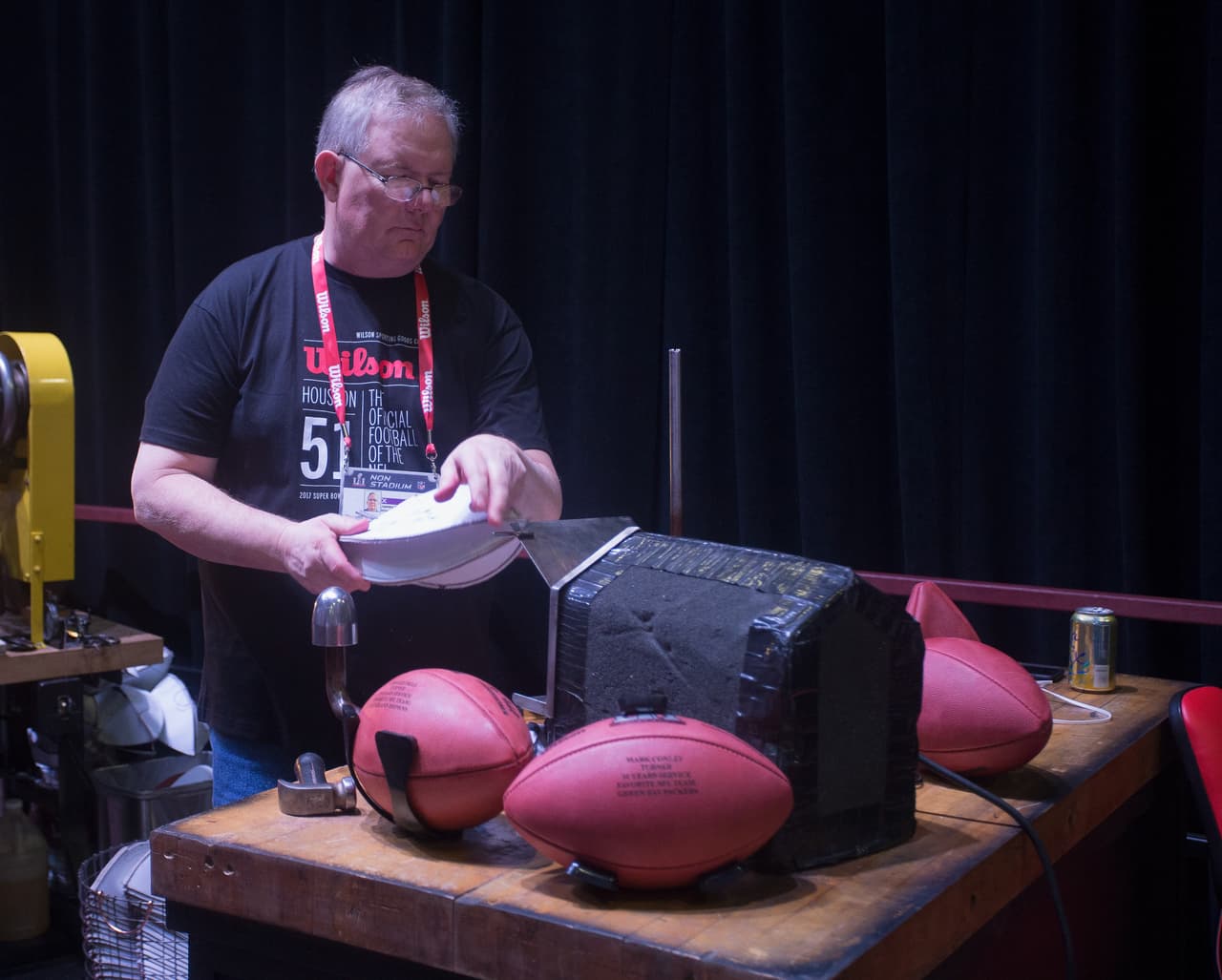 Para el Super Bowl se han confeccionado balones especiales con la idea de evitar cualquier clase de suspicacia.