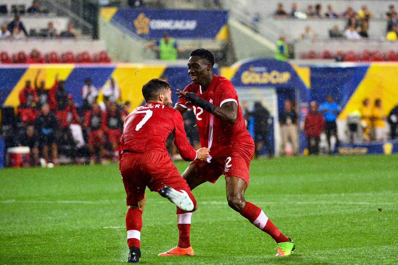 Con 16 años y 247 días, Davies es el jugador más joven en anotar un gol en toda la historia de la Copa Oro.