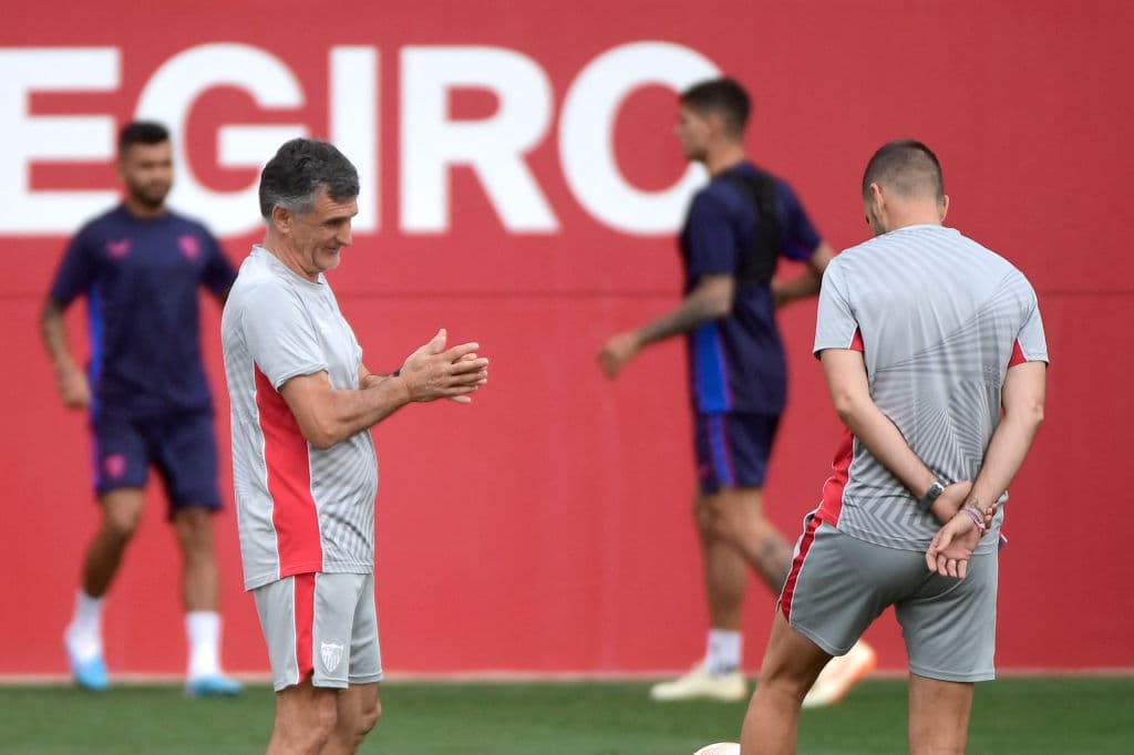 Ratifican al técnico del ‘Tecatito’ Corona en el Sevilla hasta junio de 2024