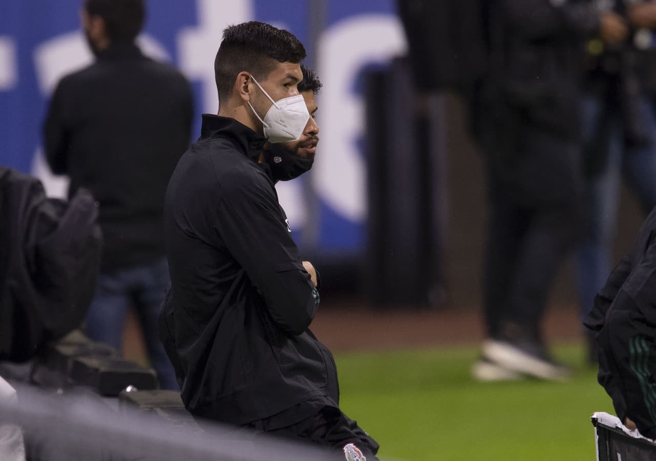 César Montes, positivo en prueba PCR y aún no puede viajar a EAU