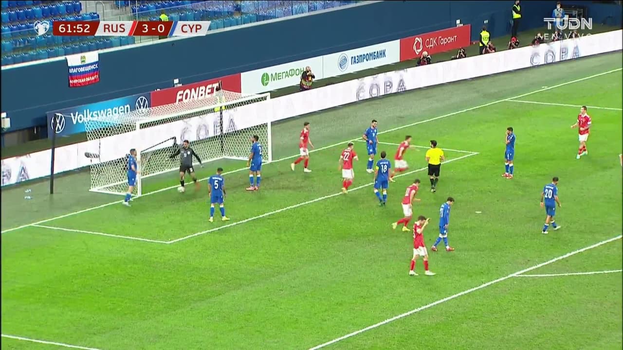 ¡TIRO ATAJADO! disparo por Aleksandr Erokhin.