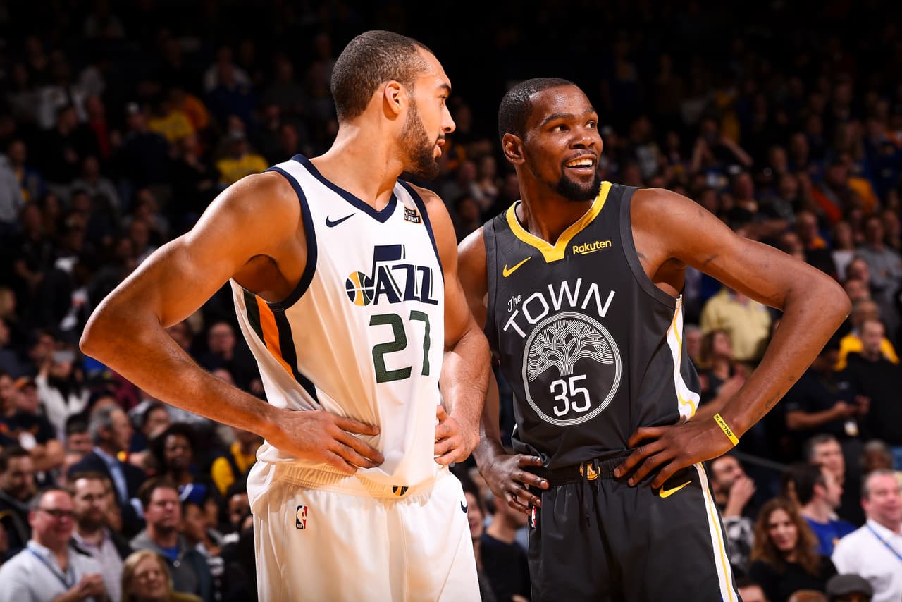 Como viene siendo costumbre, Kevin Durant fue el mejor de los Warriors con 28 puntos, siete asistencias y dos rebotes, pero tuvo ayuda significativa de Stephen Curry (24 puntos) y Klay Thompson (22 puntos).