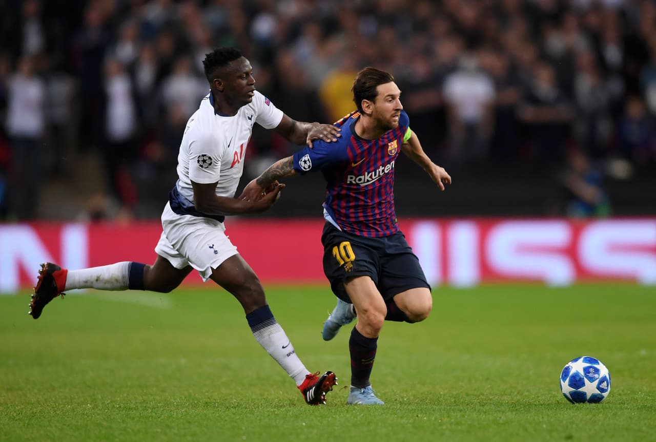 El estilo de Messi, con su regate y encare, su picardía y malicia, magia y calidad, le devolvió al fútbol esa necesidad de ídolos que se había perdido con los años.