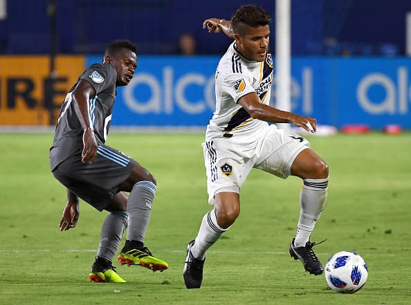 3. Jonathan dos Santos, al igual que su hermano juega en el L.A. Galaxy y también tiene 1,6 millones de seguidores en Instagram.