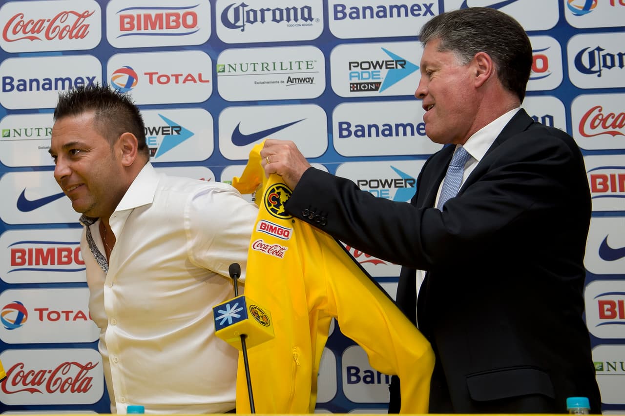 Posteriormente llegó Antonio Mohamed quien ganó un campeonato con las Águilas en un año de estadía con los azulcremas. El estilo de juego y ruptura de vestidor terminó por alejar al ‘Turco’ del nido.