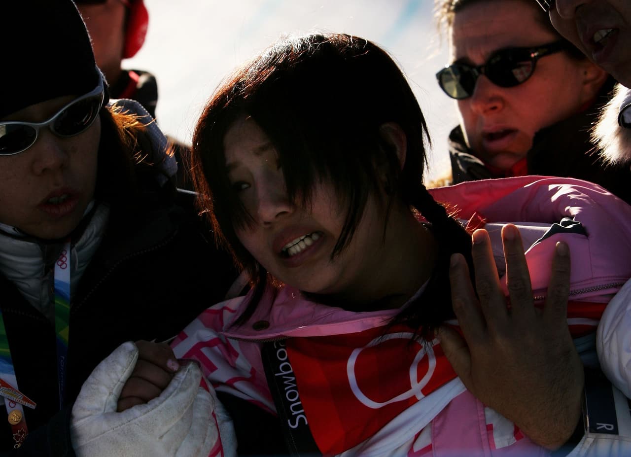En la imagen aparece la japonesa Melo Imai, quien compitió en la disciplina de snowboard halfpipe en los Olímpicos de Invierno en Turín, donde sufrió una dura lesión que la alejó hasta el último puesto.
<br>