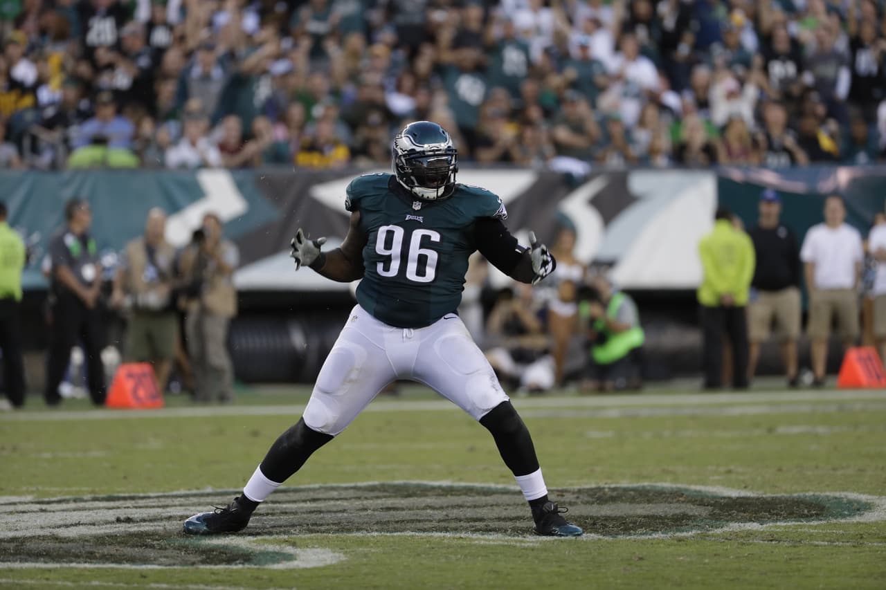 <b>33 DT - BENNIE LOGAN: </b>
<i>FIRMADO POR </i>
<b>KANSAS CITY CHIEFS</b>
<br>Logan es uno de esos stuffers de la carrera del no-nonsense que inspiran los comentarios como "ese individuo es apenas un jugador del balompié" por la gente que intenta sonar elegante.