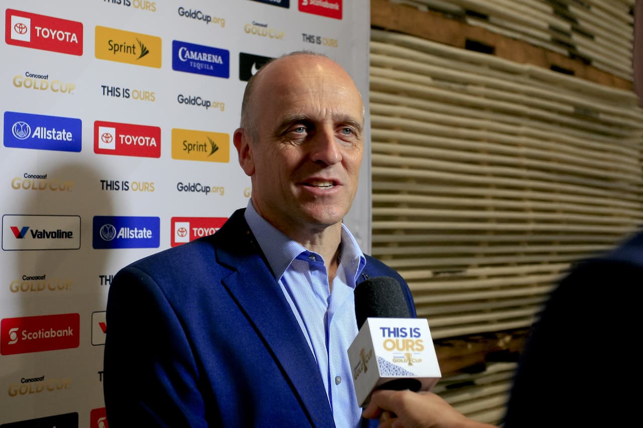 Excelente ambiente pusieron salvadoreños y hondureños en el duelo final del Grupo C de la Copa Oro en el Banc of California Stadium. El recinto en la ciudad de Los Ángeles se tiñó de blanco y azul, los colores de ambos equipos y ambas naciones. También captamos la llegada de los jugadores y entrenadores a este partido que pintaba muy atractivo.