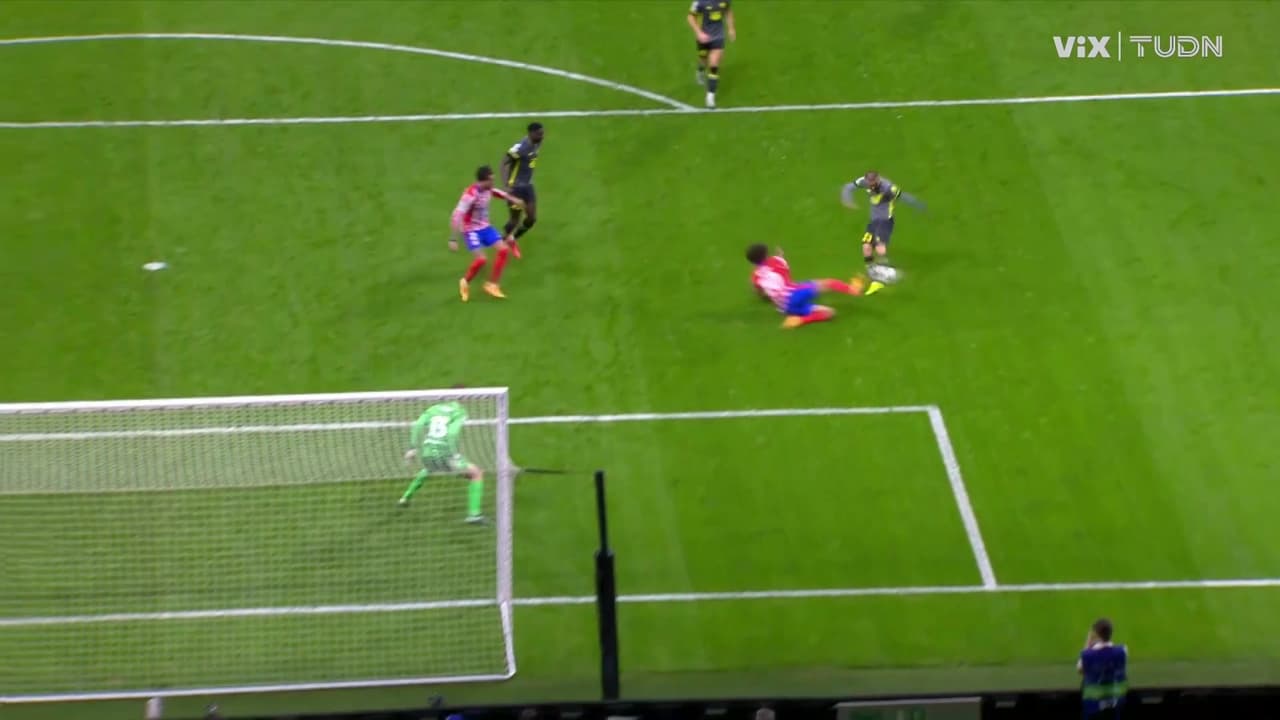 ¡Ahora perdona el Lille! Zhegrova dispara por encima de la portería