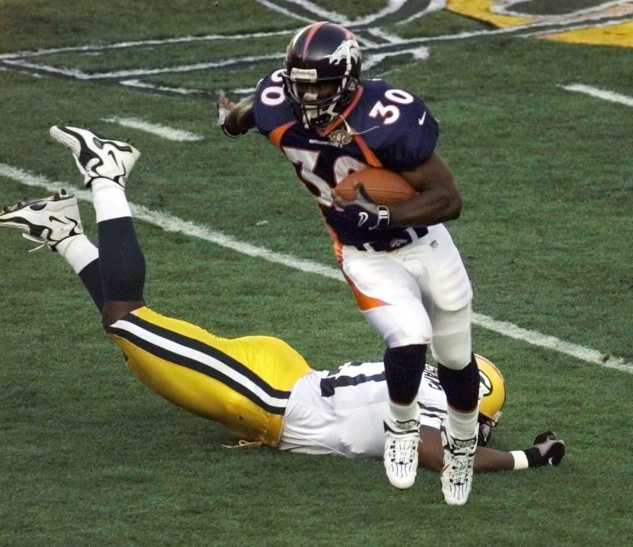 Historias doradas: Terrell Davis se lleva el MVP del Super Bowl XXXII con todo y migraña