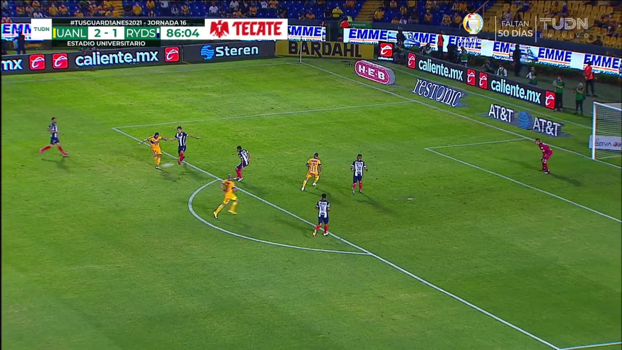 ¡TIRO ATAJADO! disparo por André-Pierre Gignac.