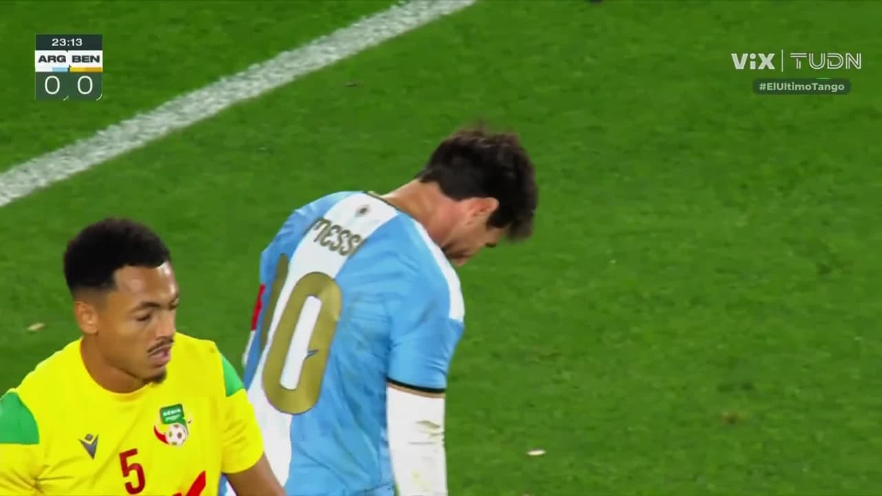 ¡Messi se quedó a nada de hacer estallar el estadio, por poco y anota!
