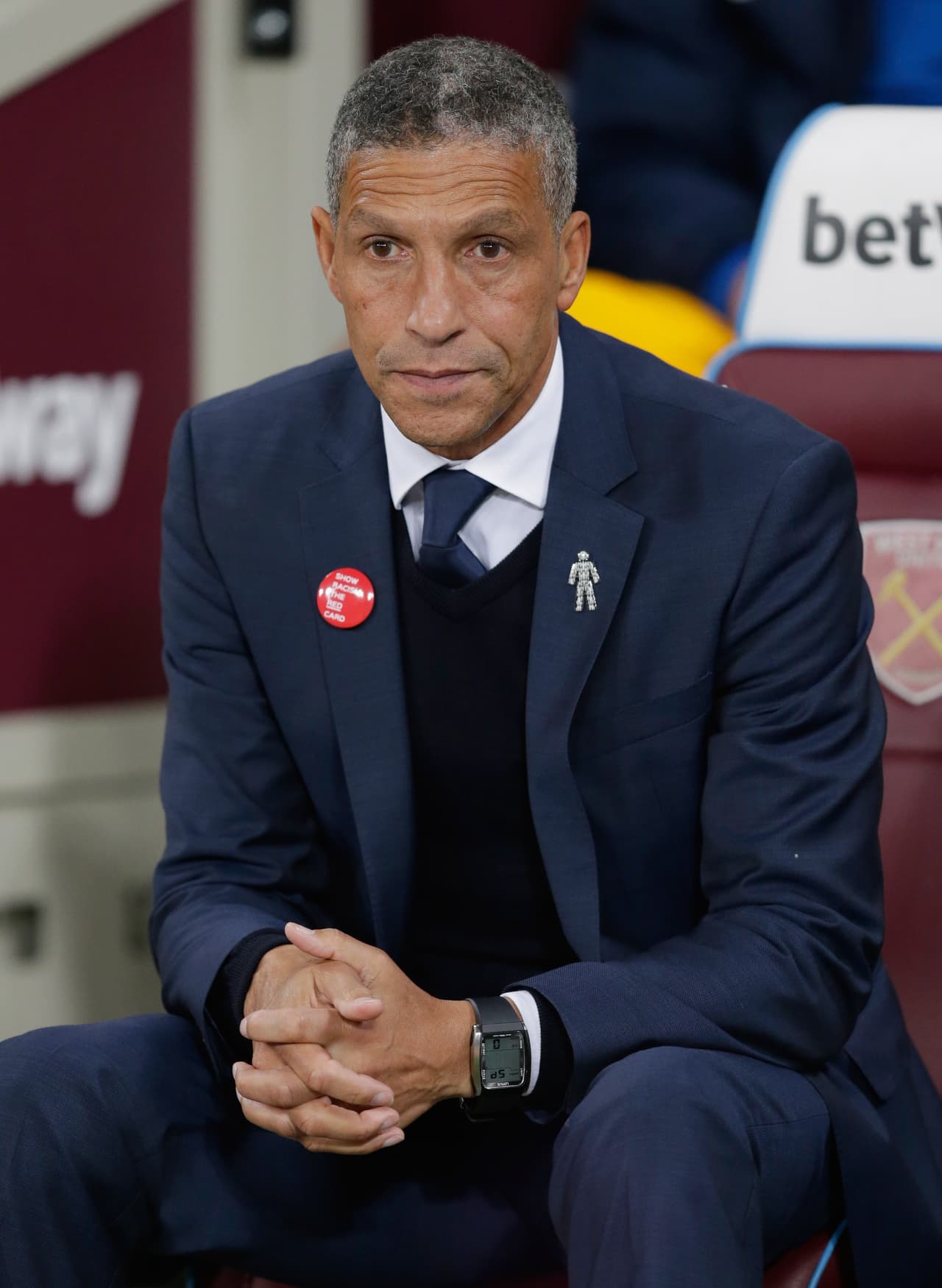 Mientras que Chris Hughton, del Brighton, lo hizo con: Ryan; Bruno, Bong, Dunk, Duffy; Propper, Stephens, Knockaert, Izquierdo; Gross, Murray.