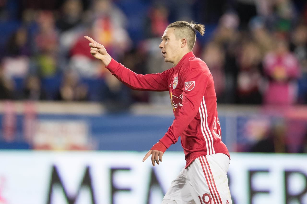 Los Red Bulls se doblan pero nunca se rompen. Con plantel y espíritu renovados, el conjunto 'taurino' -instalado en las semifinales de la Liga de Campeones de la CONCACAF- dan muestras de suficiencia y solidez. Alex Muyl contribuyó con un gol y una asistencia en el 3-0 ante Minnesota United. (USA Today Images)