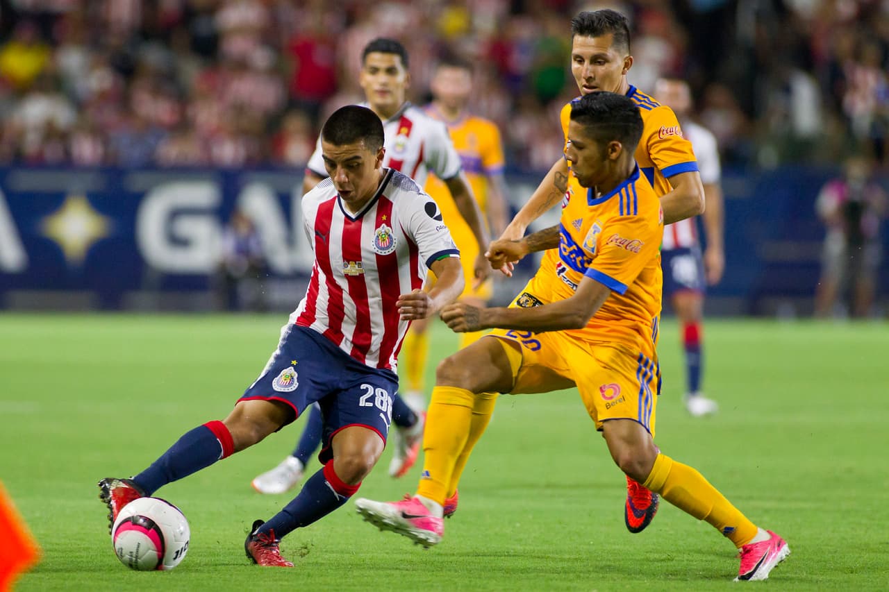 Matías Jesús Almeyda también puso de arranque al mediocampista Fernando Beltrán de 19 años.