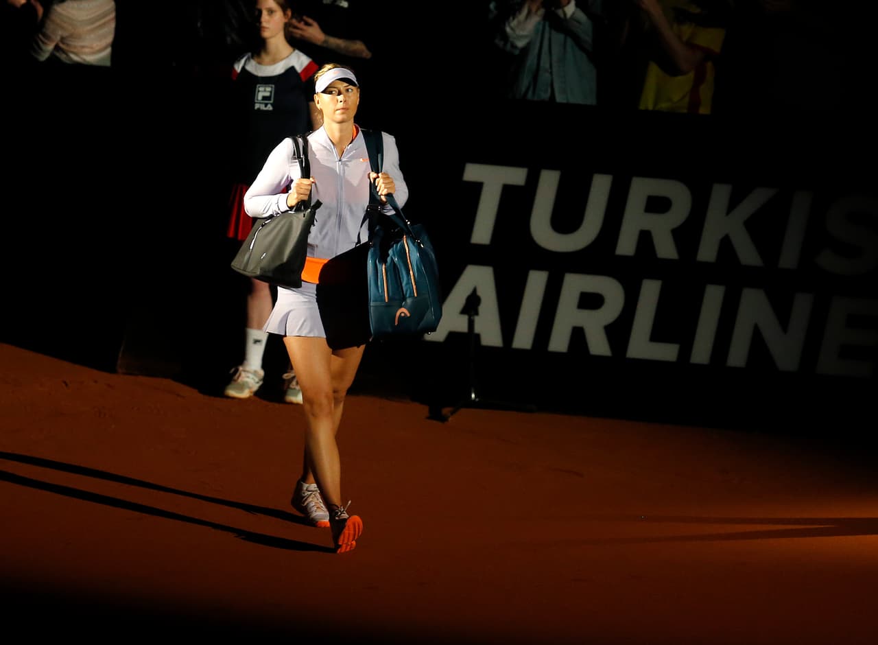 Algunas tenistas han mostrado su molestia, algo a lo que Shatapova ha hecho caso omiso para concentrarse en su juego.