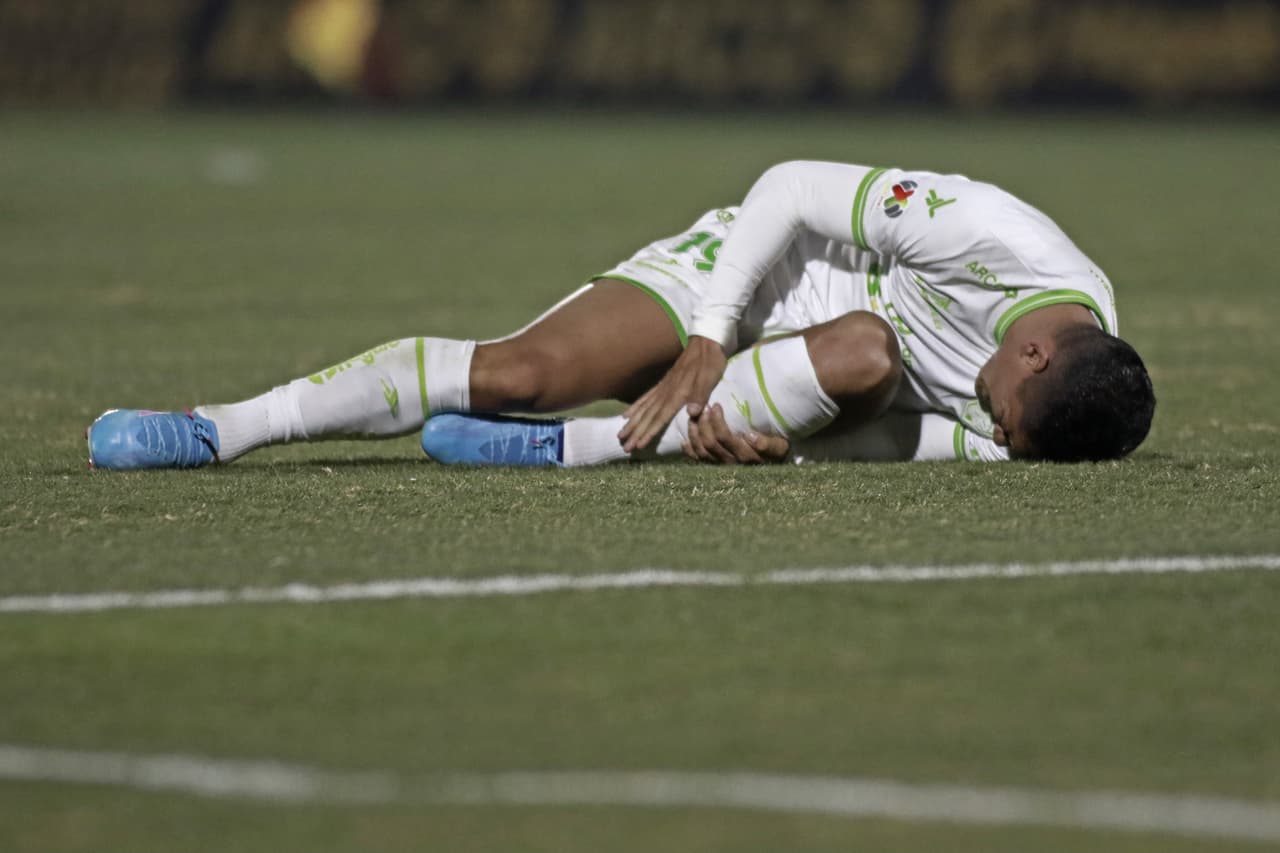 Gabriel 'Toro' Fernández se lamentaba de un problema físico.