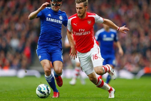 Las opciones se iban agotando para el Arsenal quien cayó en la desesperación.