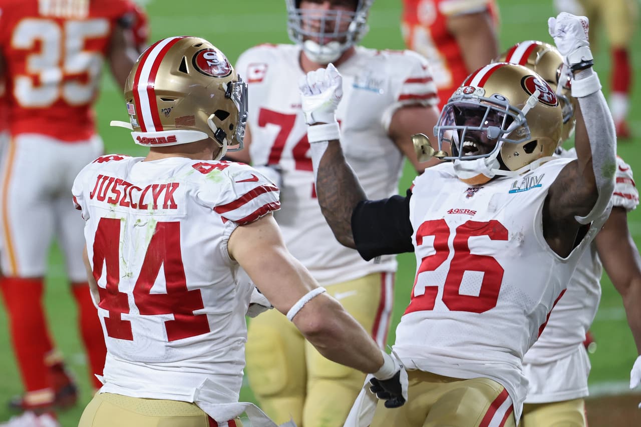 Kyle Juszczyk tuv una recepción de 15 yardas e ingresó a las diagonales para empatar el juego 10-10.