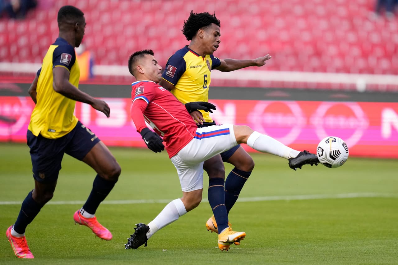 Chile tuvo un hombre más en la parte final del encuentro pero no encontró la llave para abror la portería de Ecuador.